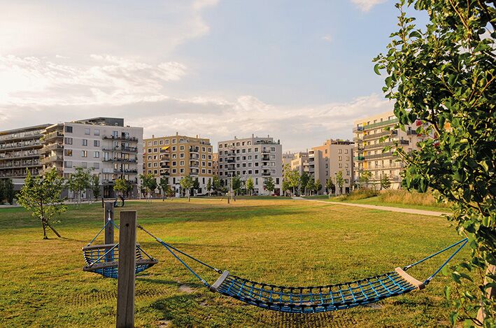 Hannah-Arendt-Park in der Seestadt Aspern mit Hängematte