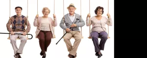 4 Senioren auf Schaukeln