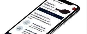 Smartphone mit App „Digitales Amt“.