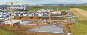 Baustelle für ein neues Wohnhaus im Neubaugebiet