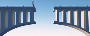 Mann vor einer zerbrochenen Brücke.