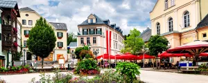 Am Kurhaus-Platz in der Innenstadt von Bad Aussee