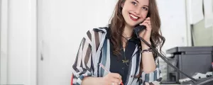 Sekretärin telefoniert