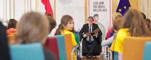 Minister Polaschek beim Vorlesen