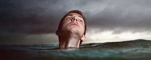 Wasser steht bis zum Hals