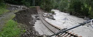 unterspülte Eisenbahngeleise