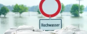 Sandsäcke bei einem Hochwasser