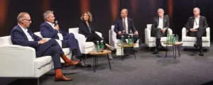 APG-Vorstand Gerhard Christiner, A1-CEO Markus Grausam, ÖBB-Vorständin Sabine Stock, Moderator Thomas Hofer, Post-Vorstand Walter Oblin und Martin Kweta, Geschäftsführer der Hypo Niederösterreich.