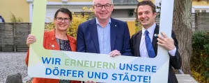 Maria Forstner, Obfrau Verein Dorf- und Stadterneuerung, LH-Stellvertreter Stephan Pernkopf und Martin Ruhrhofer, Geschäftsführer Dorf- und Stadterneuerung.