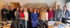 Landesrätin Sara Schaar mit den Verantwortlichen in den Kärntner KLAR!-Regionen beim Vernetzungstreffen in Klagenfurt.