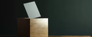 Wahlurne mit Kuvert