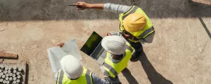 3 Männer auf einer Baustelle