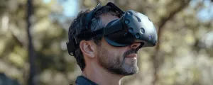 Mann mit VR-Brille