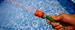 Pool wird befüllt