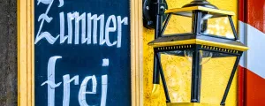 Schild "Zimmer zu vermieten"