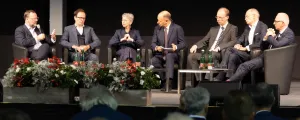 Staatssekretär Sepp Schellhorn, Eric Kirschner von Johanneum Research, Kärntens Landeshauptmann-Stellvertreterin Gaby Schaunig, Moderator Thomas Hofer, Hans Aubauer, Leiter des Gesundheitsbereichs bei der UNIQA-Versicherung, Post-CEO Walter Oblin und Gerhard Christiner, Vorstandssprecher der Austria Power Grid APG