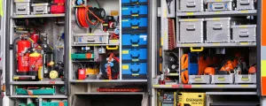 Ausrüstung in einem Feuerwehrfahrzeug