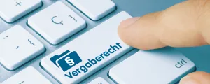 Computer mit Taste "Vergaberecht"