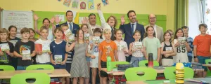 Der niederösterreichische Bildungsdirektor Karl Fritthum, Bürgermeister Stefan Loidl, die niederösterreichische Bildungs-Landesrätin Christiane Teschl-Hofmeister, Bildungsminister Christoph Wiederkehr und Gemeindebund-Präsident Johannes Pressl