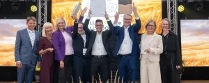 Bürgermeister von Kostelní Lhota Tomáš DROBNÝ, Theres Friewald-Hofbauer, Europäischen ARGE Landentwicklung und Dorferneuerung, Kreishauptfrau von Mittelböhmen Petra Pecková, die Sieger aus Valposchiavo, Vorsitzende der Europäischen ARGE Landentwicklung und Dorferneuerung Landeshauptfrau Johanna Mikl-Leitner, Juryvorsitzende Nadja Häupl