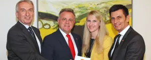 Persönlichkeiten der burgenländischen Landesregierung im Gruppenfoto