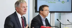 Politiker vor der Presse