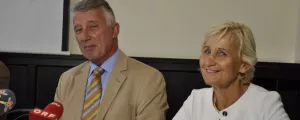Mödlhammer mit Ottenbacher vor der Presse