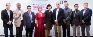 Kommunalpolitiker bei großem Gruppenfoto