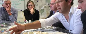 Bürger bei Sitzung im Gemeindeamt Klosterneuburg