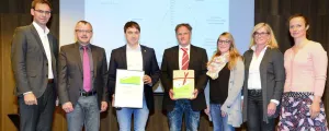 Kommunalpolitiker erhalten Urkunde