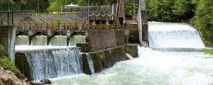 Verbauung eines Flusses in Tirol