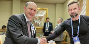 Gemeindebund-Präsident Johannes Pressl mit Viktor Mykyta, Gouverneur der ukrainischen Re-gion Transkarpatien