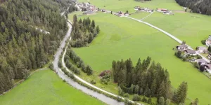 Der Gschnitzbach vor Beginn der Renaturierungsmaßnahmen.