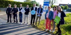 Verkehrslandesrat Heinrich Dorner (5.v.l.) mit Bürgermeister Andreas Kacsits (4.v.r.), Vizebürgermeister Jürgen Hofer(4.v.l.) sowie weiteren Beteiligten und der Exekutive bei der neuen Schulstraße in Deutschkreutz.