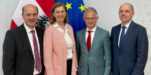Gemeindebund-Präsident Johannes Pressl, Staatssekretärin Barbara Eibinger-Miedl, Finanzminister Markus Marterbauer und Städtebund-Generalsekretär Thomas Weninger