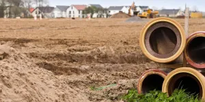 Rohre auf einer Baustelle