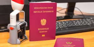 Reisepass und Stempel