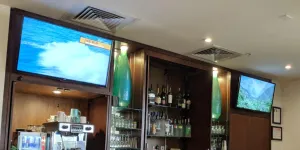 Fernseher in einer Bar