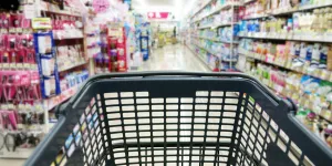 Einkaufswagen in einem Supermarkt