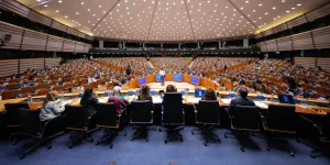 Text: Das Plenum des Europäischen Ausschusses der Regionen tagte im Brüsseler EU-Parlament.   