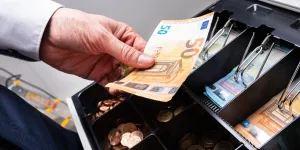 Bargeld in einer Kassa