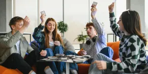 Jugendliche beim Spielen