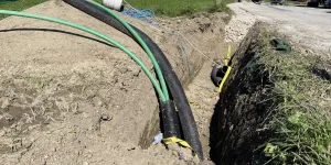 Grabungen für den Glasfaser/Breitbandausbau in Strasswalchen, Ortteil Ruckling