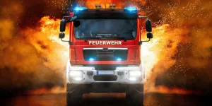 Feuerwehrauto während eines Brandes