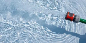 Befüllen eines Swimmingpools