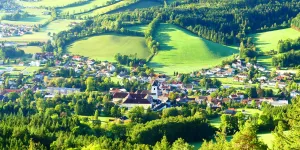 Blick auf ein Dorf