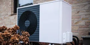Wärmepumpe an einem Einfamilienhaus