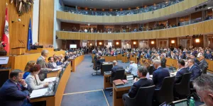 Finanzminister Markus Marterbauer bei der Budgetrede.