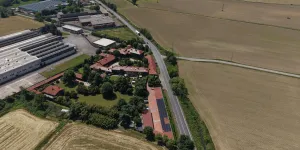 Fabrik im ländlichen Raum