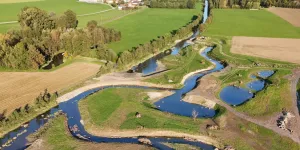Bei der Preisverleihung 2025 wurde das Projekt zur Renaturierung der Aschach in Bäckenhof, Marktgemeinde Waizenkirchen, in der Kategorie WasserREGIONAL ausgezeichnet.